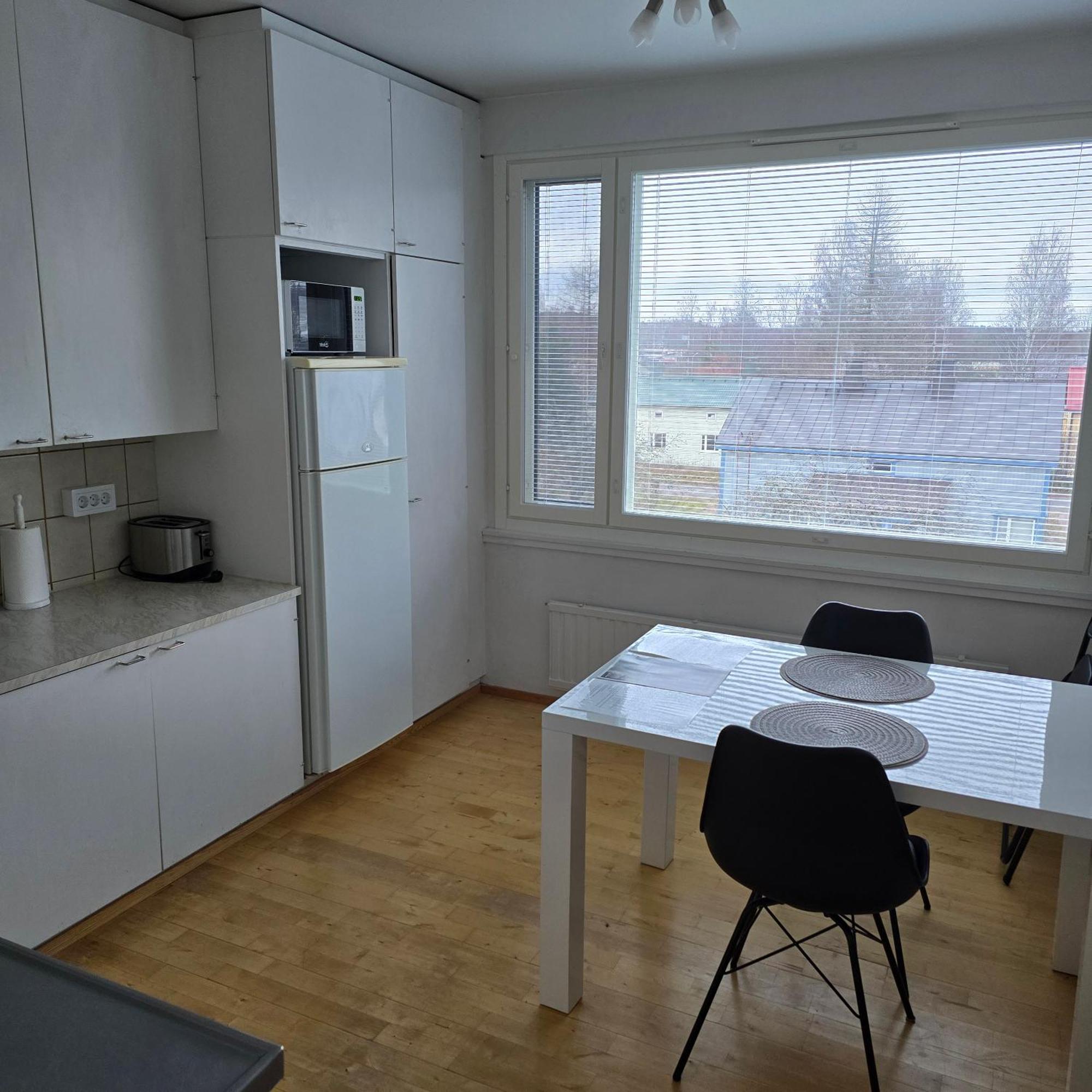 Avara Ja Kodikas Huoneisto Parvekkeella Heinola Exterior foto